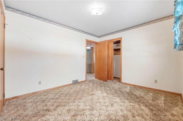 unfurnished bedroom with carpet flooring and a closet