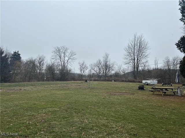 view of yard with a rural view