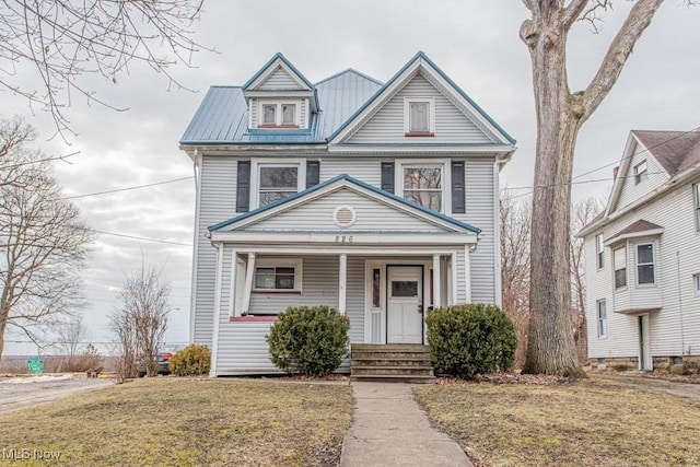 view of front of home with a front lawn