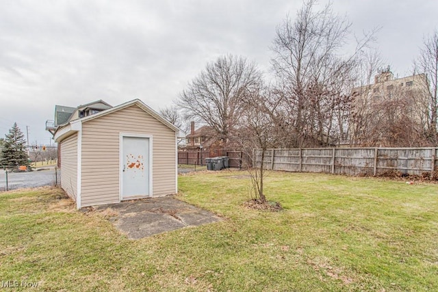 view of yard with a storage shed