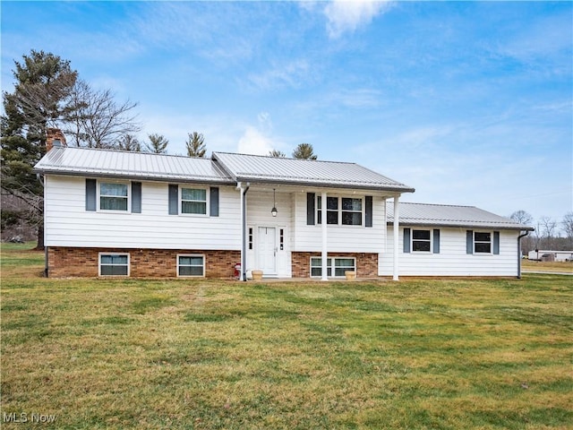 bi-level home featuring a front yard