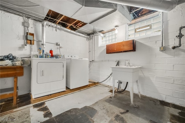 laundry room featuring washer and clothes dryer