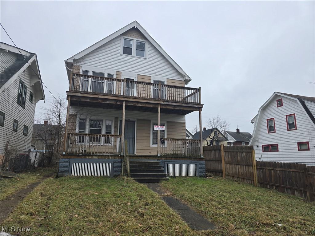 view of front of house featuring a front lawn and covered porch