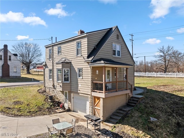 view of front of house featuring a garage and a front yard