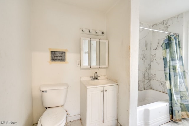 full bathroom featuring vanity, toilet, and shower / bath combo