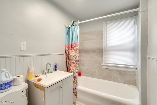 full bathroom featuring shower / bathtub combination with curtain, vanity, and toilet