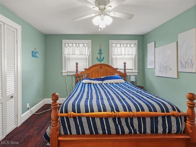 bedroom with dark hardwood / wood-style flooring and ceiling fan