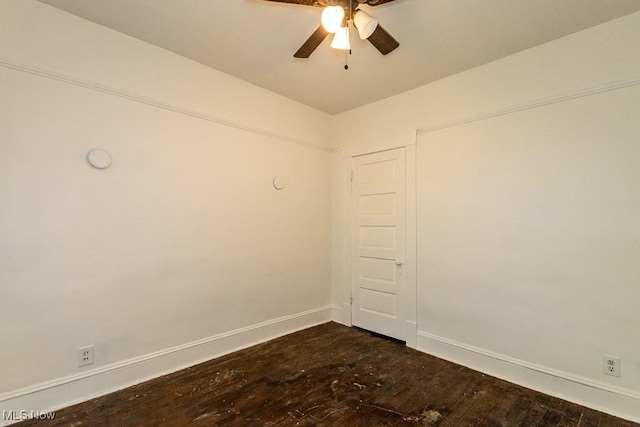 spare room with dark wood-type flooring and ceiling fan