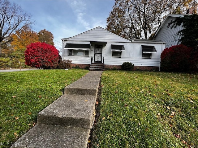 view of front of house featuring a front yard