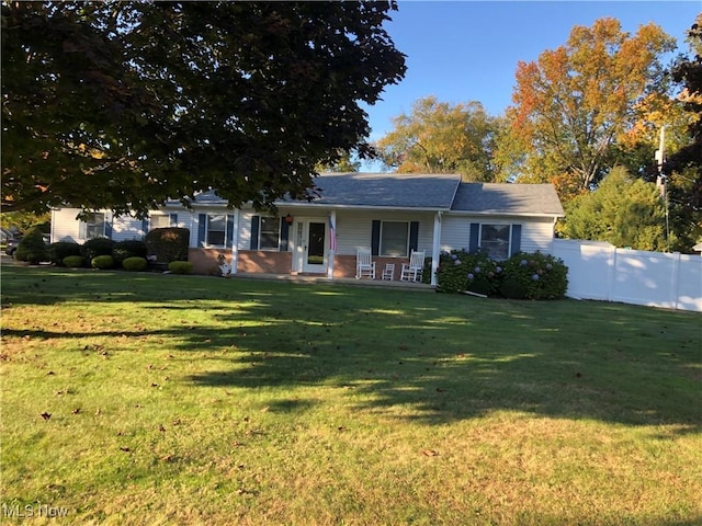 view of front of property with a front yard