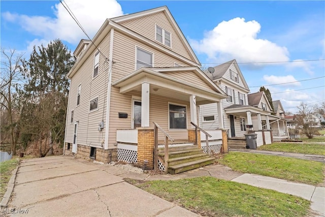 view of front of house featuring covered porch and a front lawn