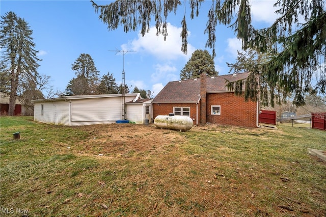 back of house featuring a lawn