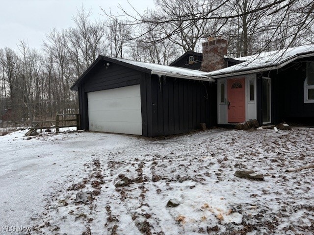 view of front facade with a garage