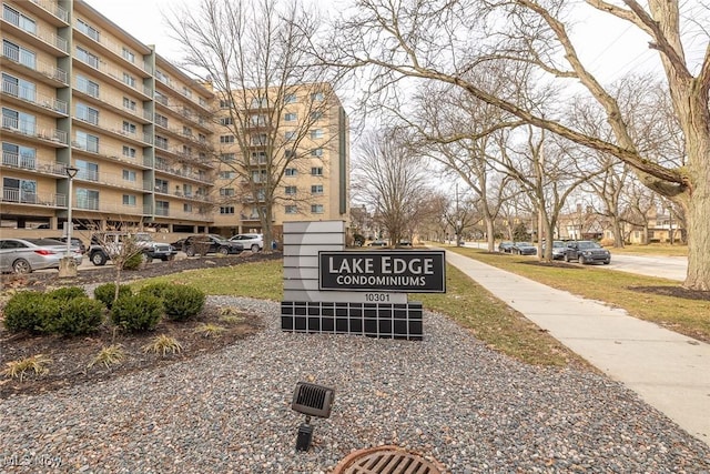 view of community / neighborhood sign