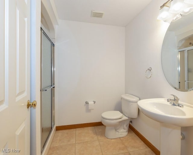 615 Crystal Brooke Dr, Hinckley, OH 44233 - full bath featuring a stall shower, baseboards, toilet, and tile patterned flooring
