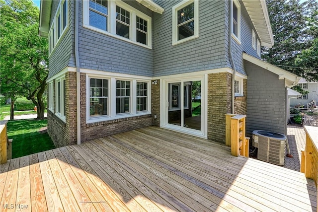 17728 Windward Rd, Cleveland, OH 44119 - view of wooden deck
