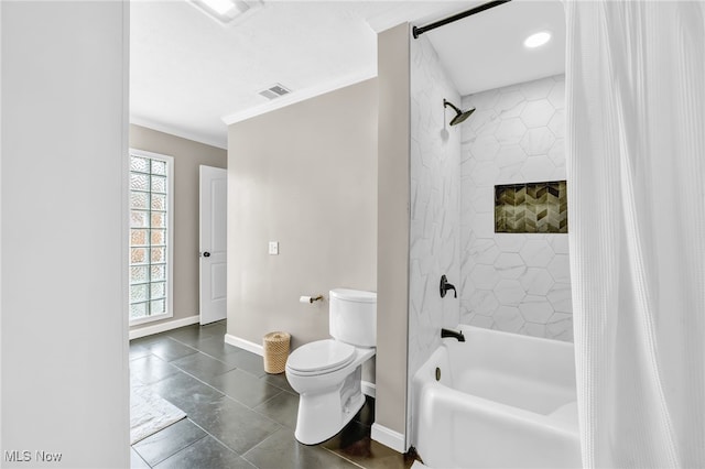 bathroom featuring crown molding, toilet, and shower / bath combo