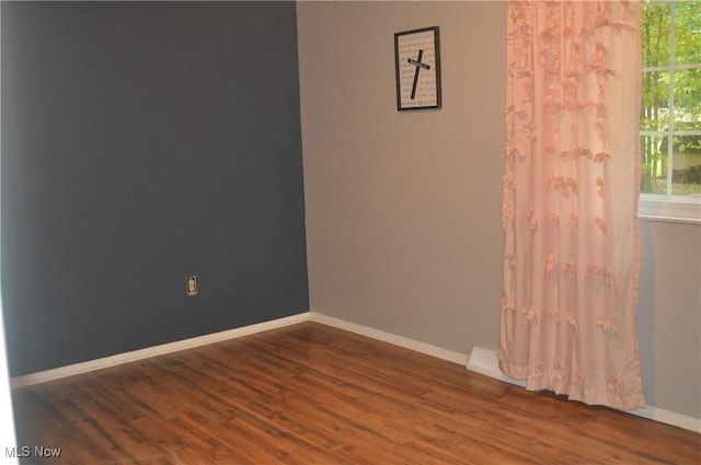 spare room with dark hardwood / wood-style floors