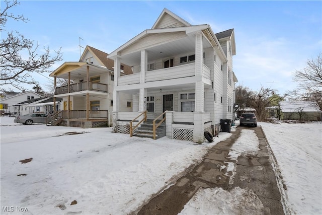 view of front of home featuring a balcony and covered porch