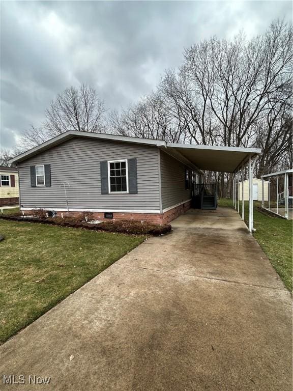 view of front of house with a front lawn and a carport