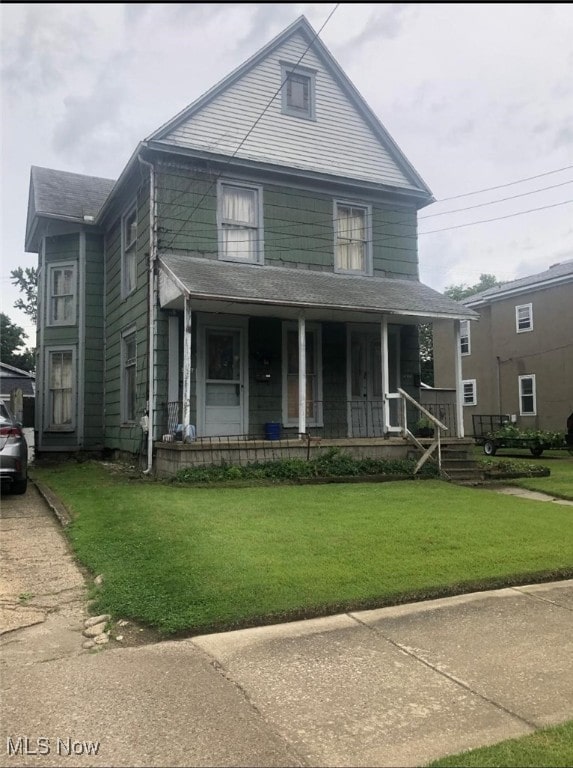 view of front facade featuring a front lawn and covered porch