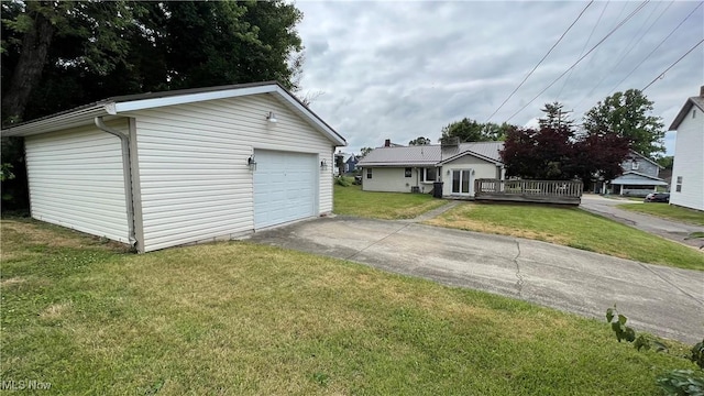 view of front of house featuring an outbuilding, a garage, and a front lawn