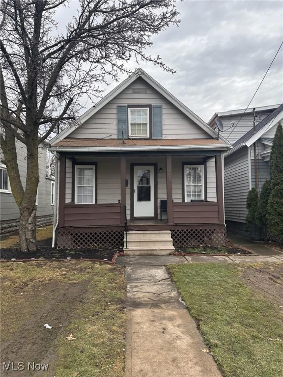 bungalow-style house featuring a front yard