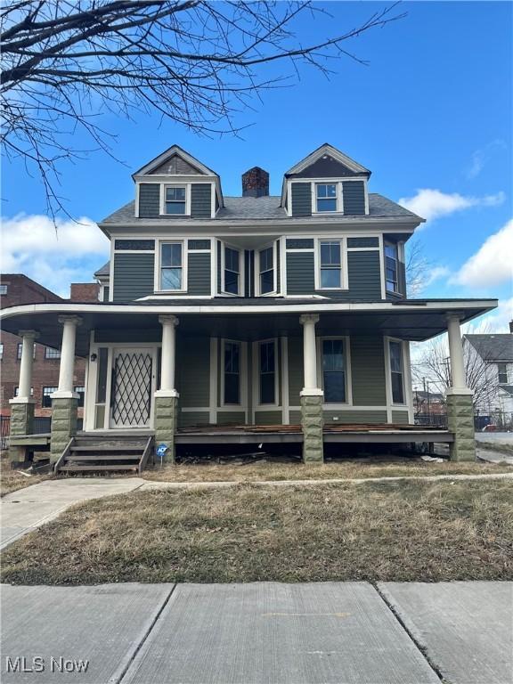 view of front facade featuring a porch