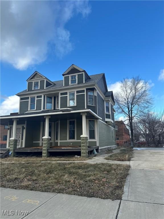 view of front of property with covered porch