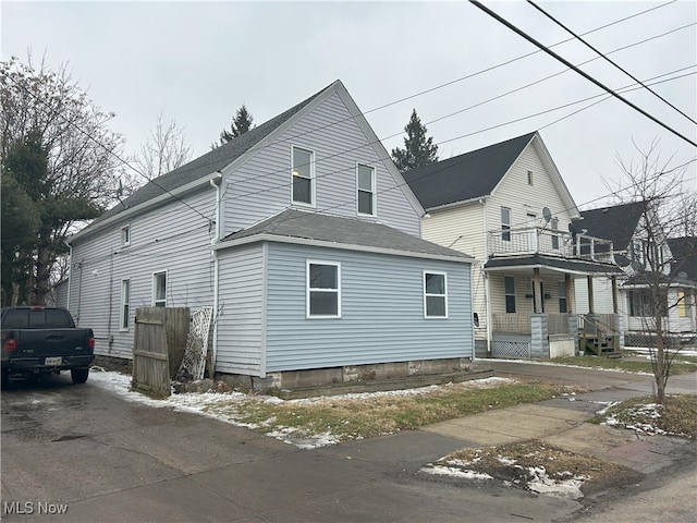 front of property featuring covered porch