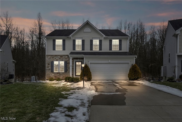 view of front property featuring a garage and a lawn