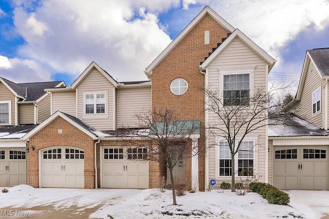 view of front property featuring a garage