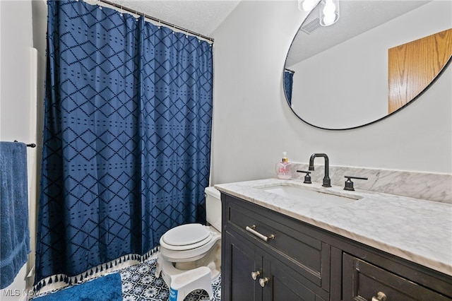 full bathroom with visible vents, toilet, curtained shower, a textured ceiling, and vanity