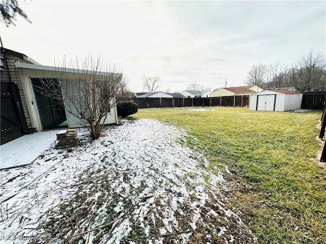 view of yard with a storage shed