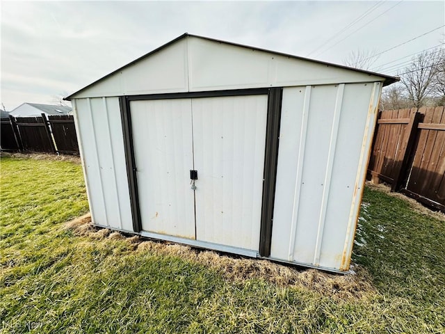 view of outdoor structure with a yard