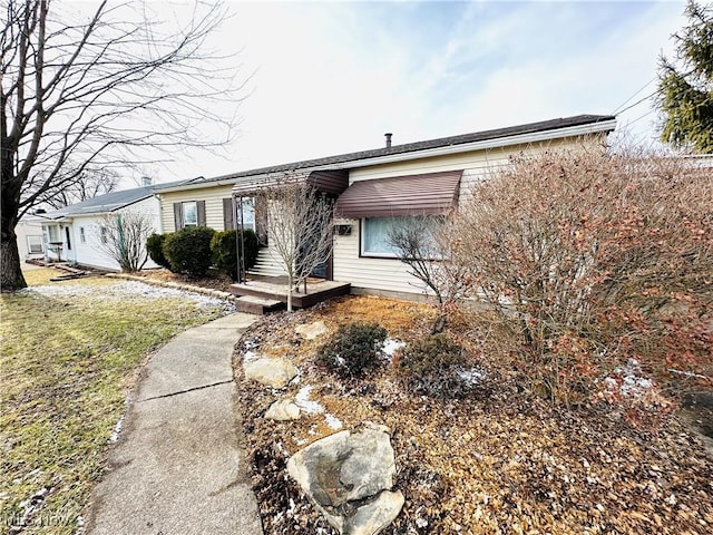 ranch-style home with a front yard