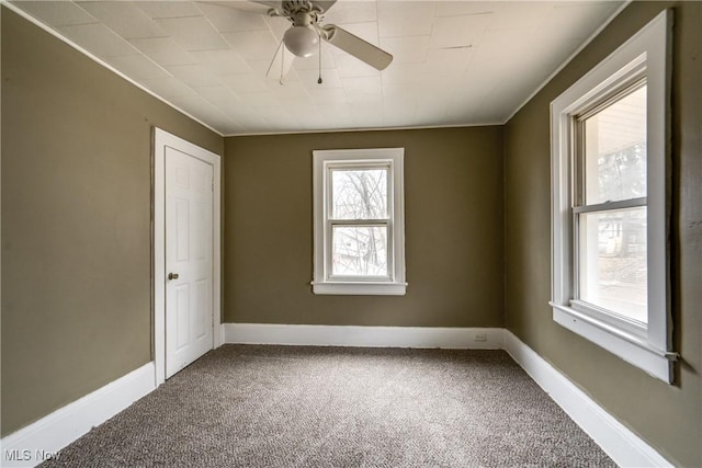 carpeted empty room featuring ceiling fan