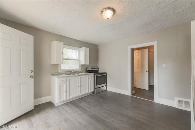 kitchen featuring electric stove, sink, dark hardwood / wood-style flooring, and white cabinets