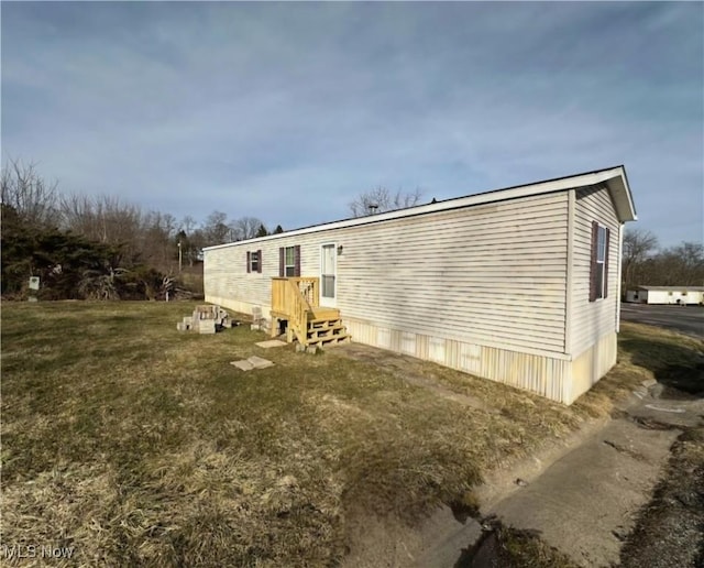 back of house featuring a yard