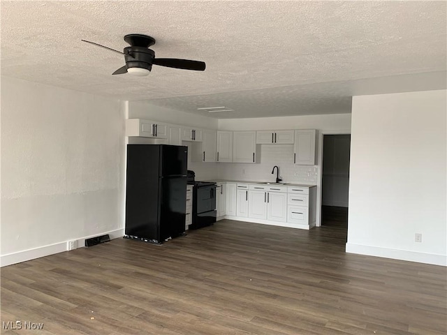 kitchen featuring sink, ceiling fan, black appliances, dark hardwood / wood-style flooring, and decorative backsplash