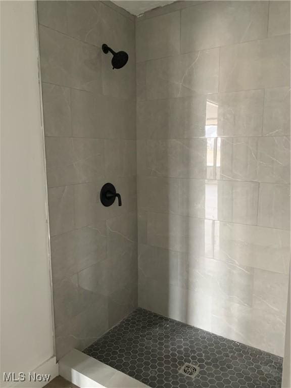 bathroom with a tile shower