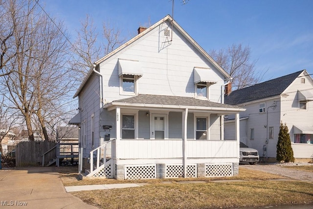 view of front of home with a front lawn and covered porch