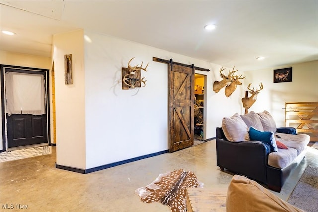 living area featuring a barn door, finished concrete floors, baseboards, and recessed lighting