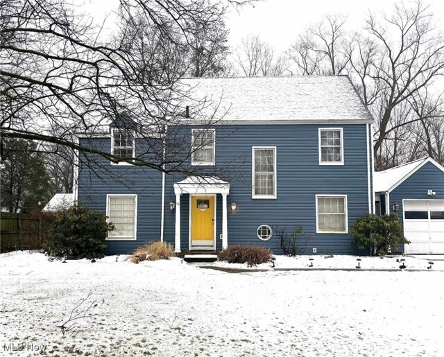 view of front facade featuring a garage