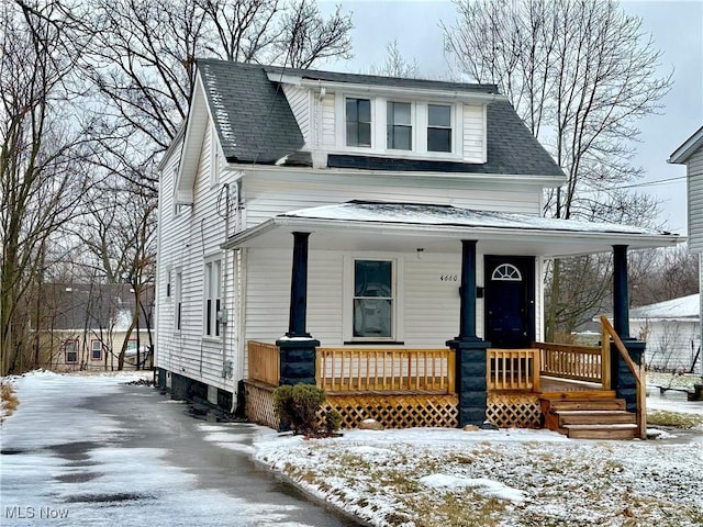 view of front facade featuring a porch