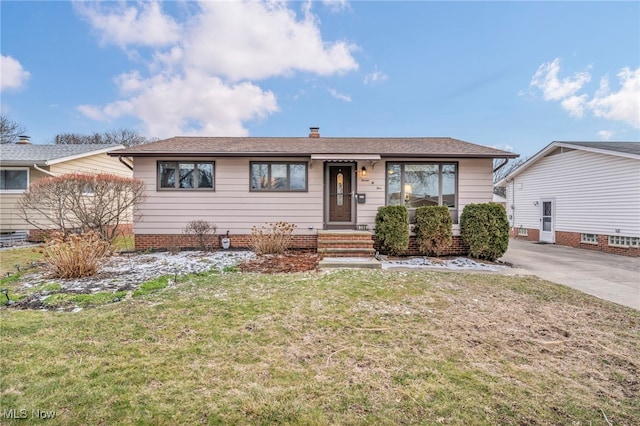 view of front of house featuring a front yard