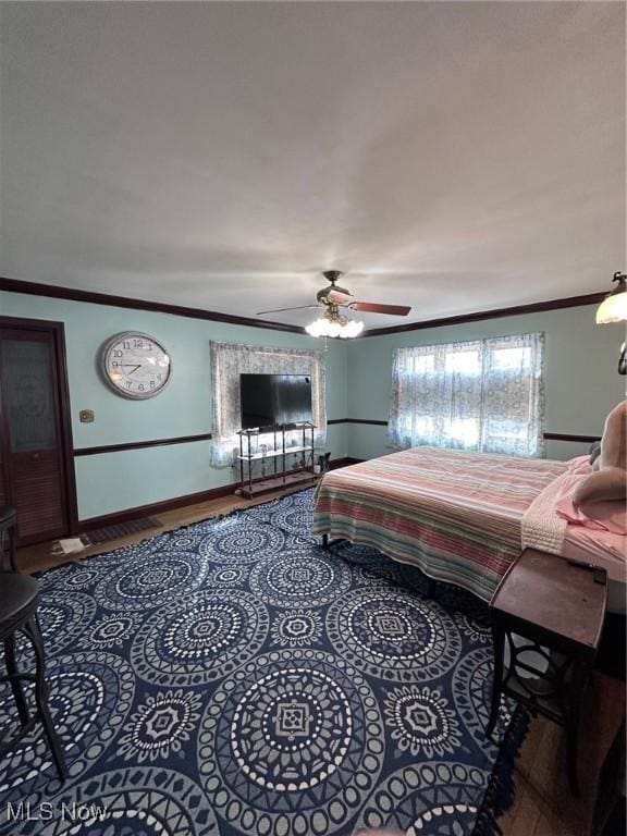 bedroom with crown molding and ceiling fan