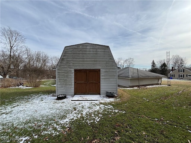 view of outdoor structure with a yard