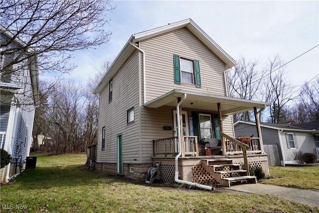 view of front of property featuring a front yard