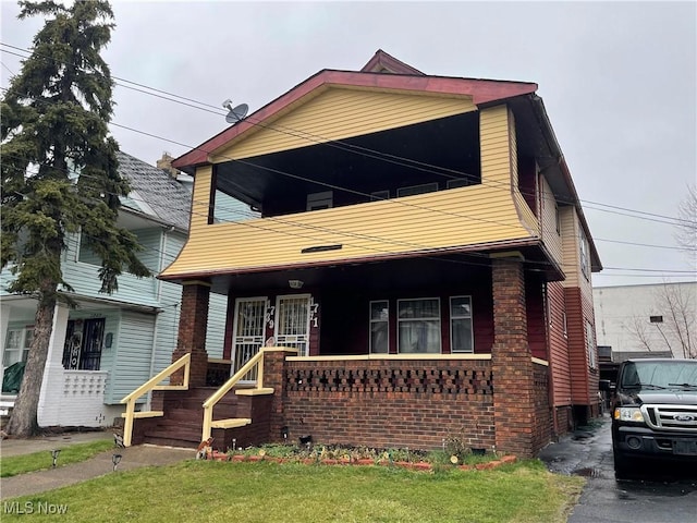 view of front of home featuring a porch and a front yard